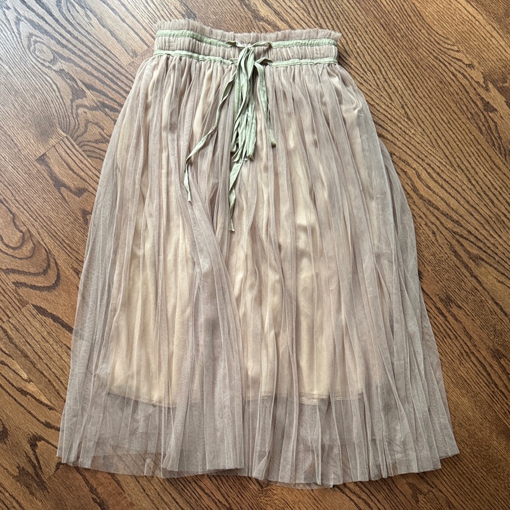 EUC Chic Tan Tulle Midi Skirt